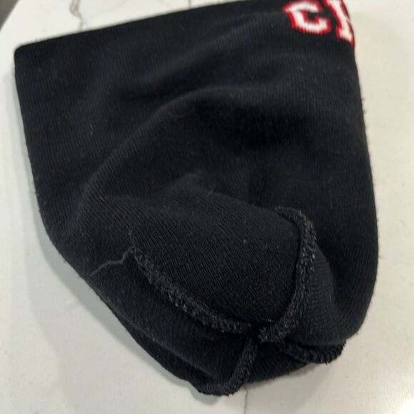Chicago Red Black Knit Beanie Winter Snow Hat Basketball Bulls - Picture 3 of 3